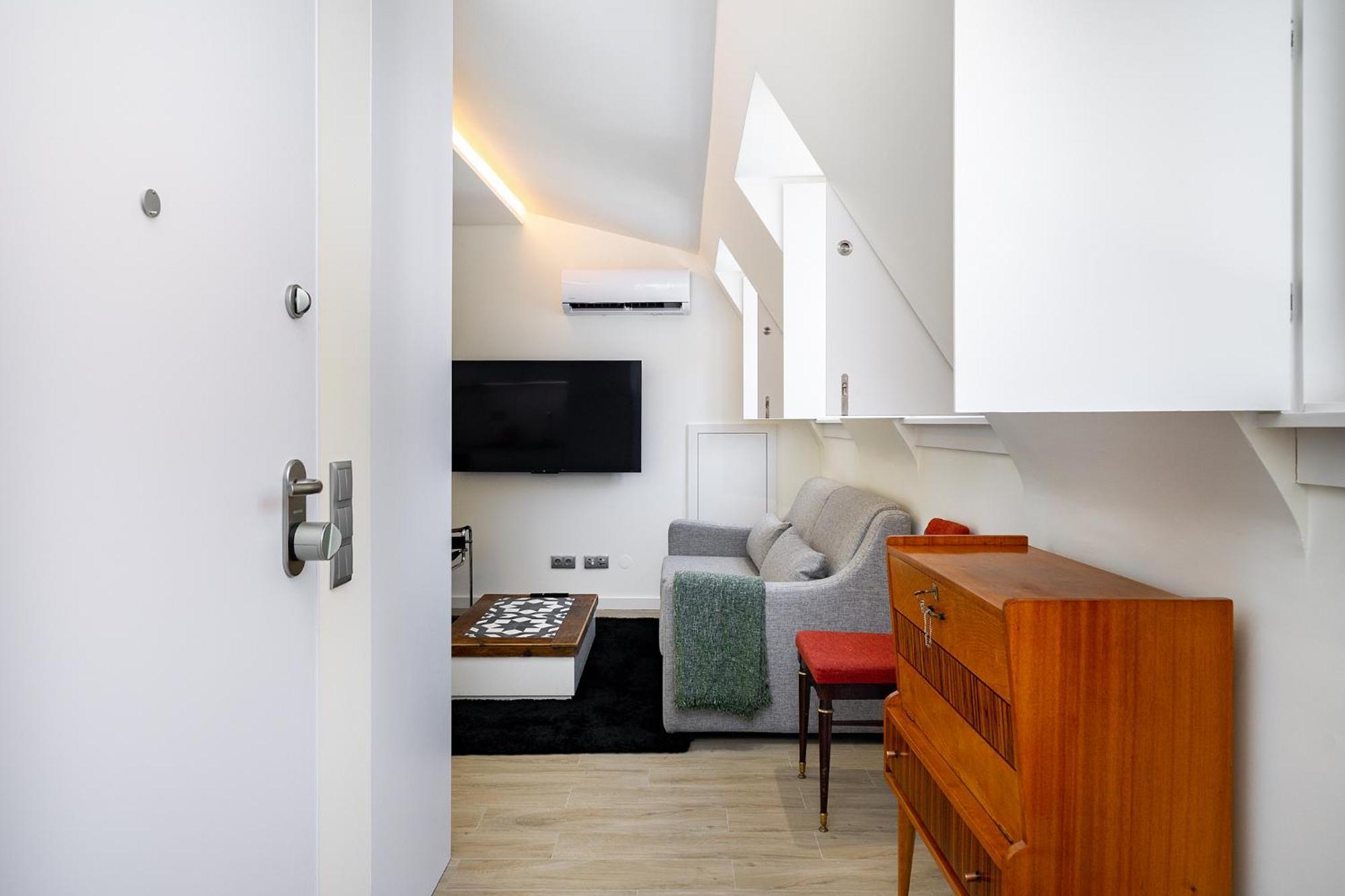 Whome Flat In The Heart Of Anjos *